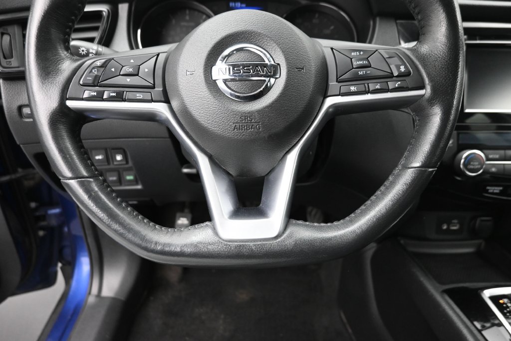 Used 2018 Nissan Rogue SV w/ Premium Package AWD/4WD image 17
