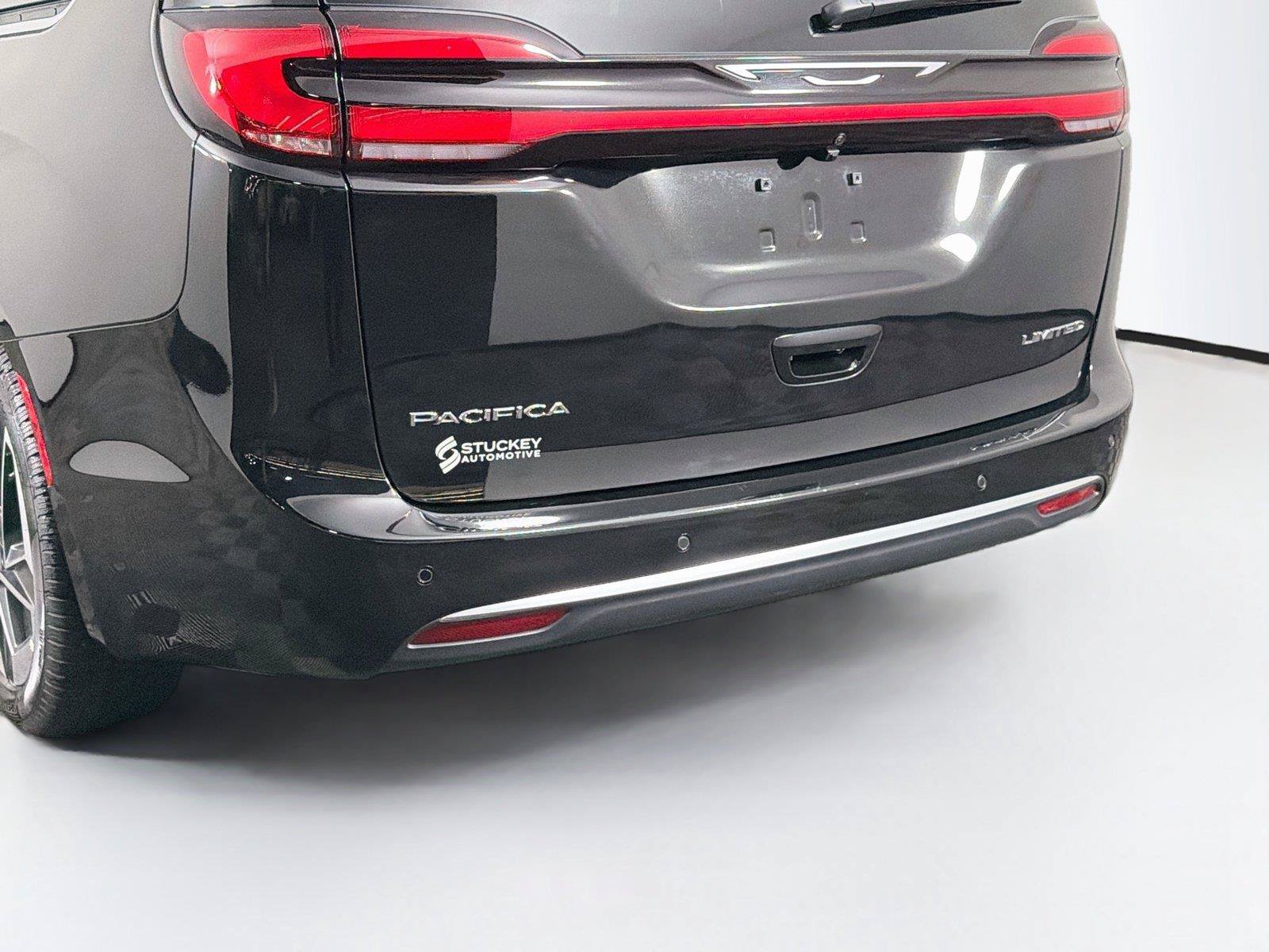 Used 2027 Chrysler Pacifica Limited FWD image 39