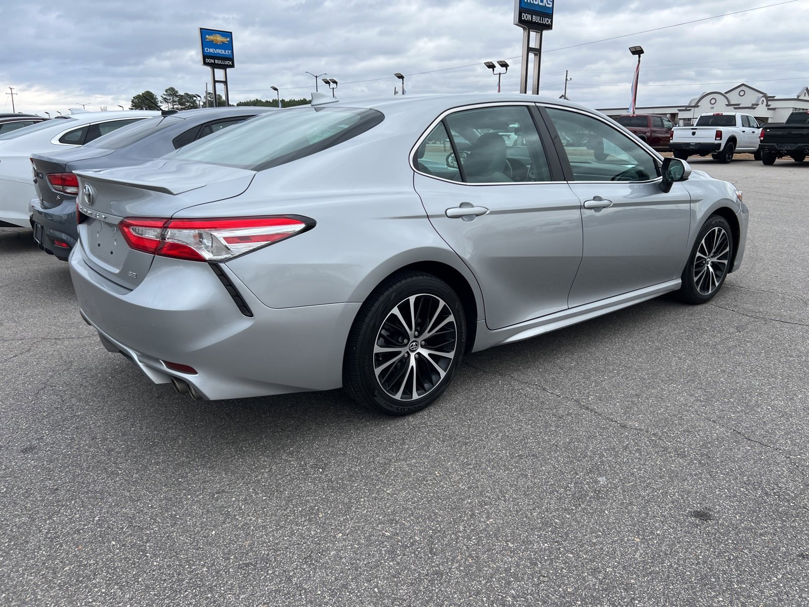 Used 2020 Toyota Camry SE image 5