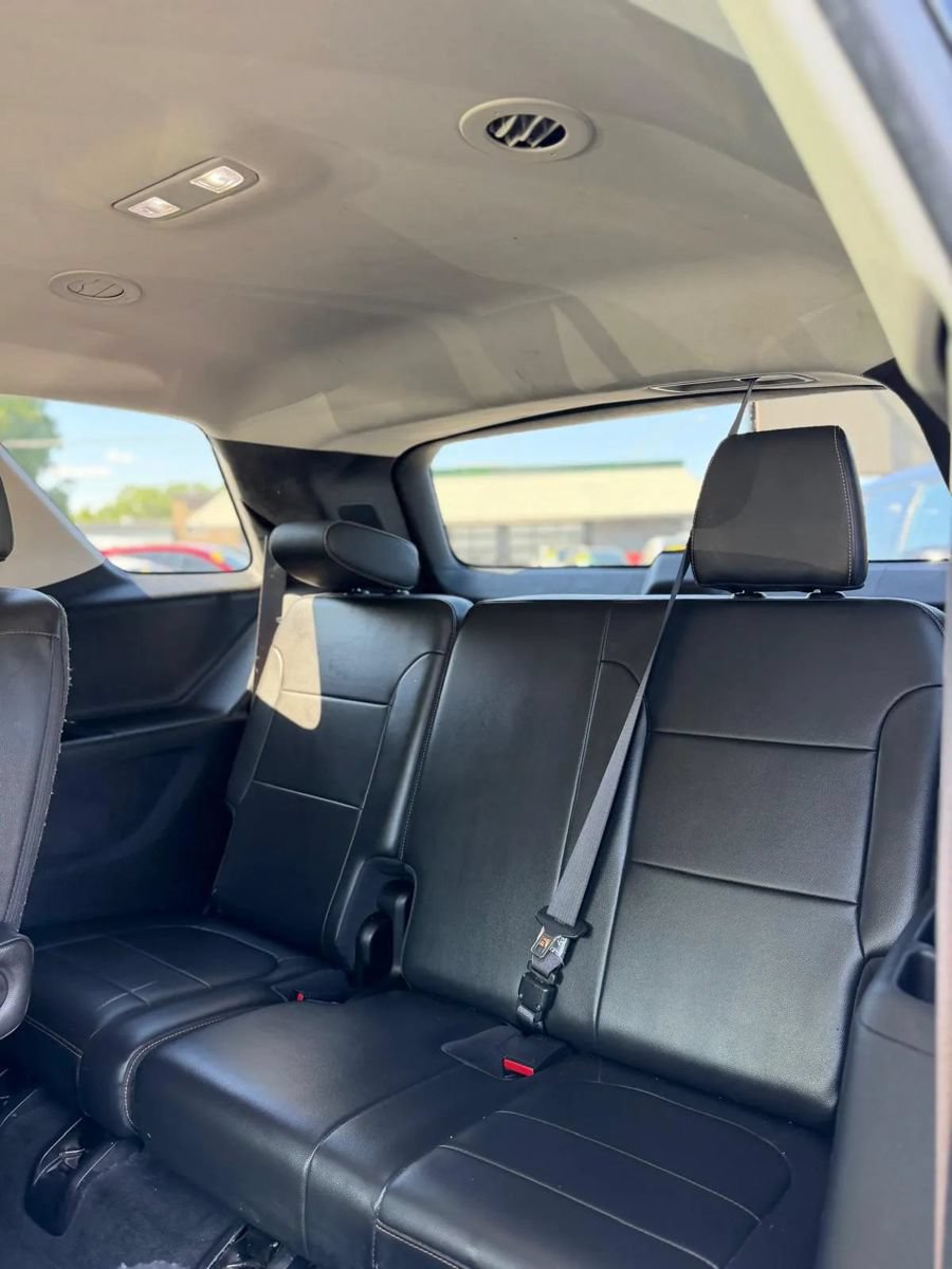 Used 2021 Chevrolet Traverse RS FWD image 12