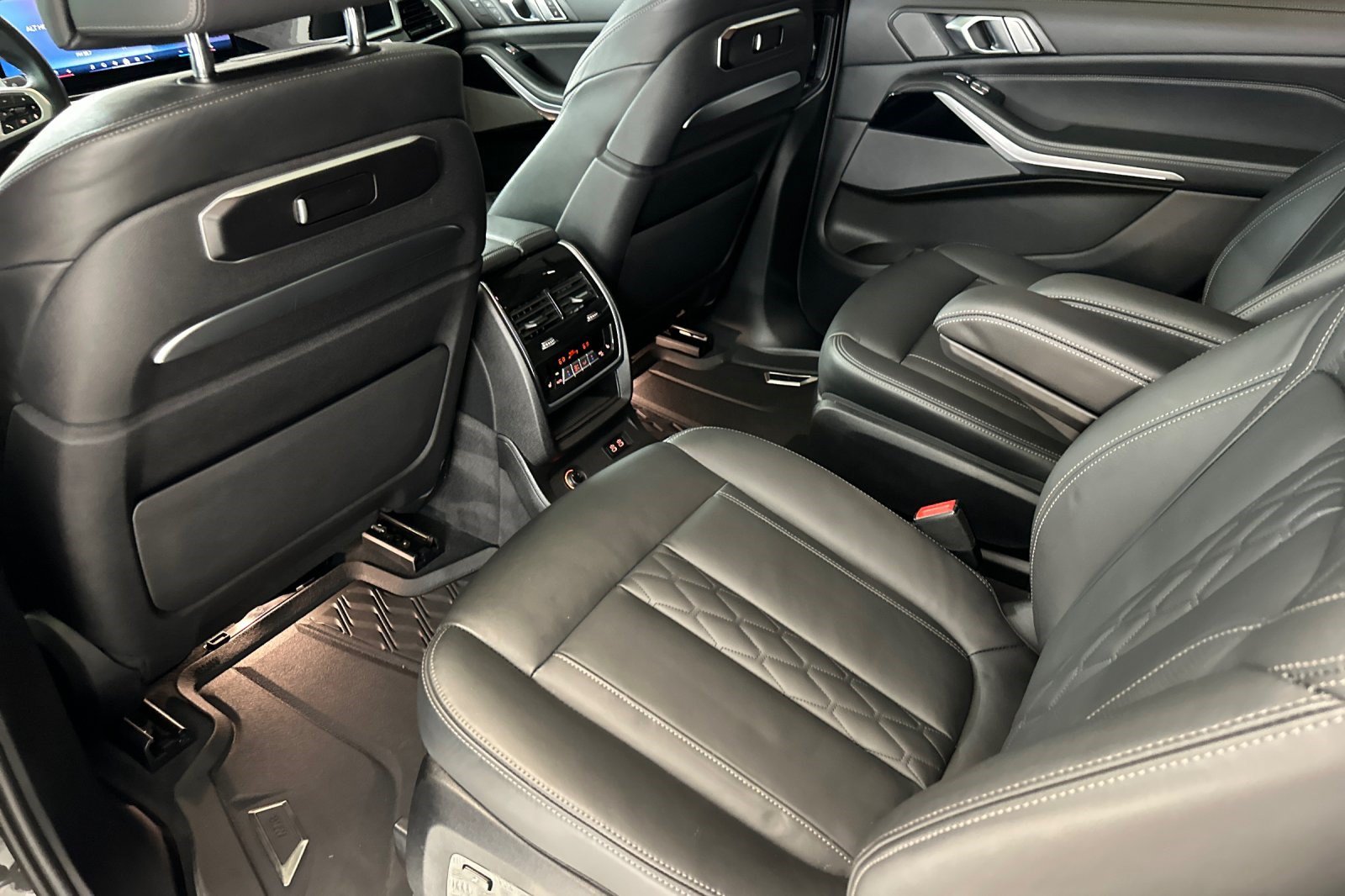 Certified 2025 BMW X7 M60i AWD/4WD image 26
