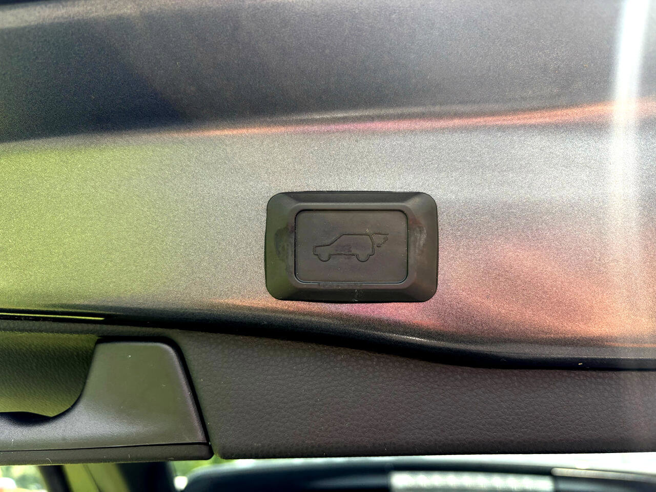 Used 2020 Toyota RAV4 XLE Premium image 5