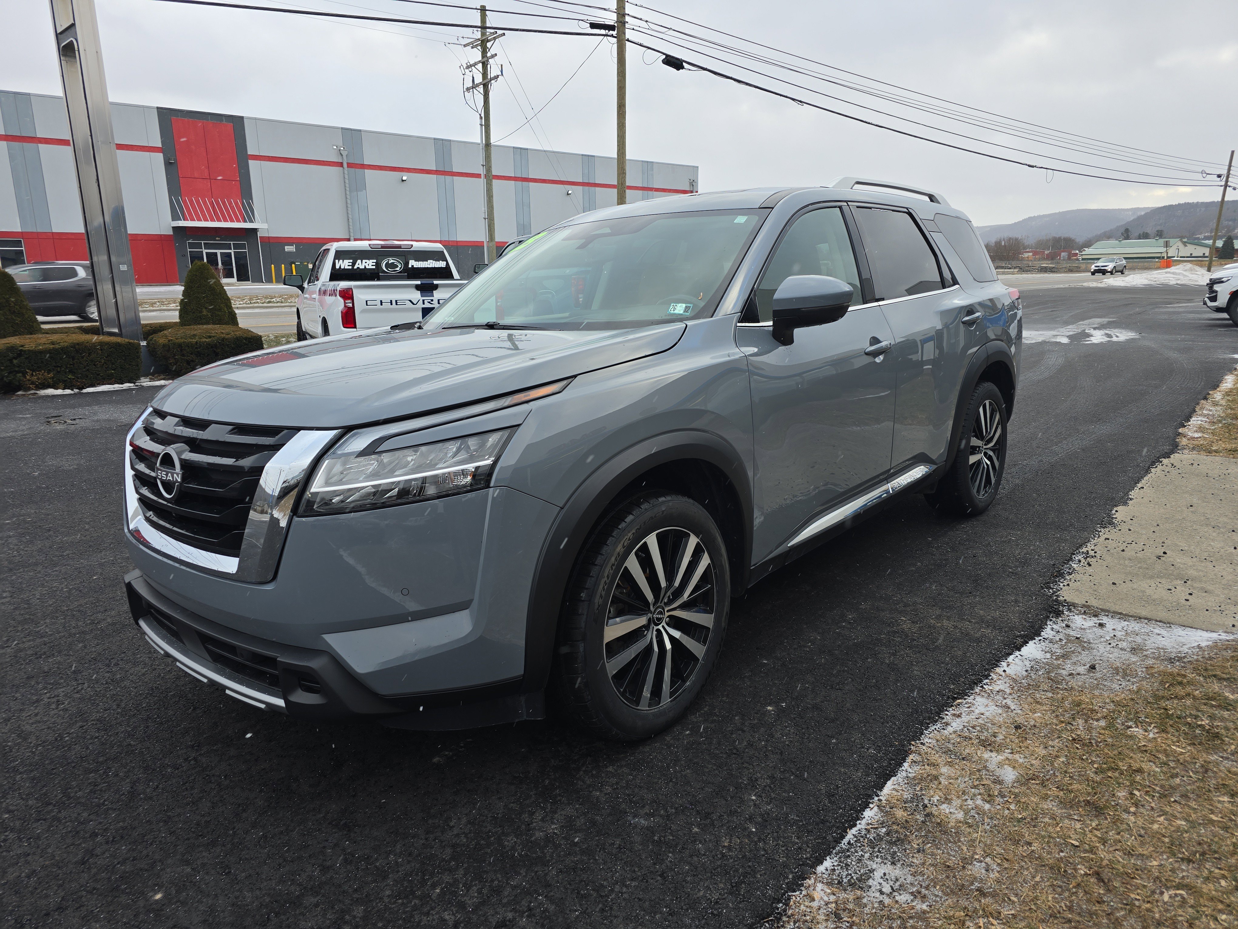 Used 2023 Nissan Pathfinder Platinum image 8
