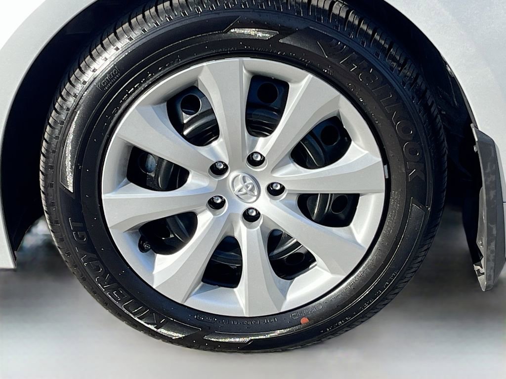Used 2025 Toyota Corolla LE image 29