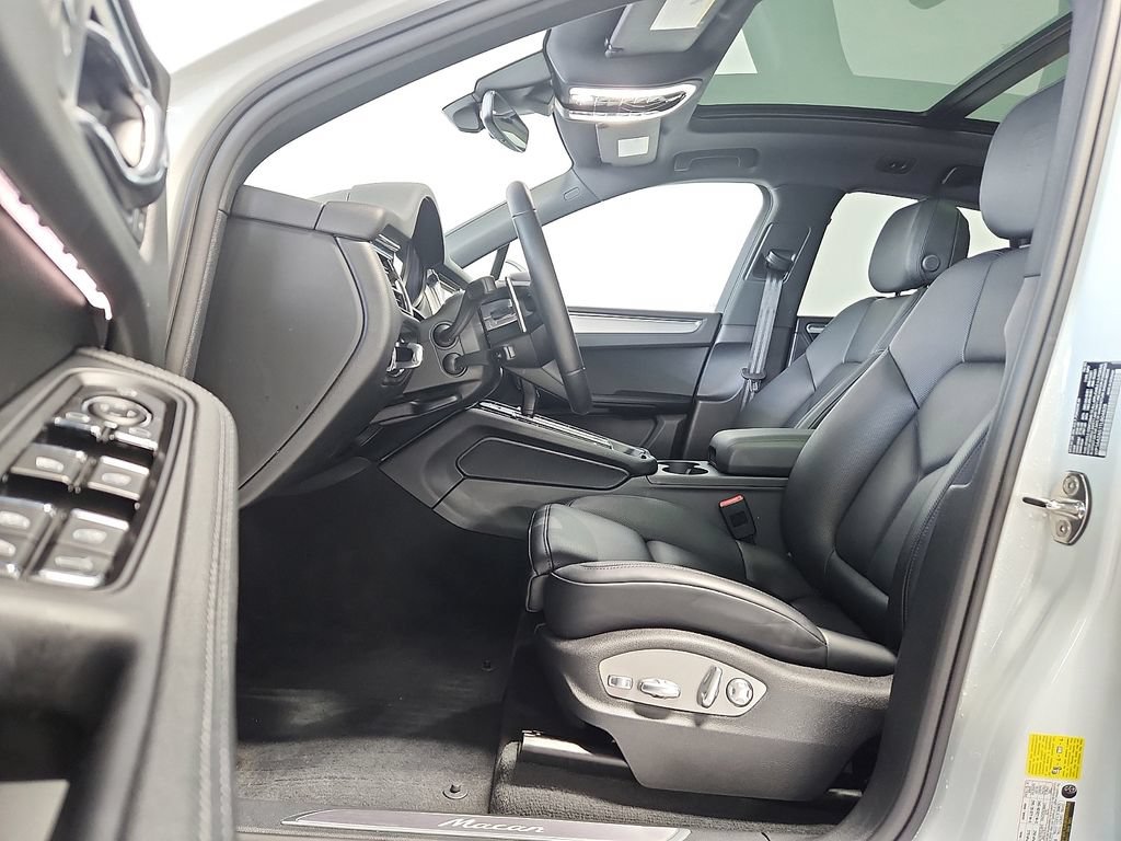 Used 2026 Porsche Macan AWD/4WD image 5