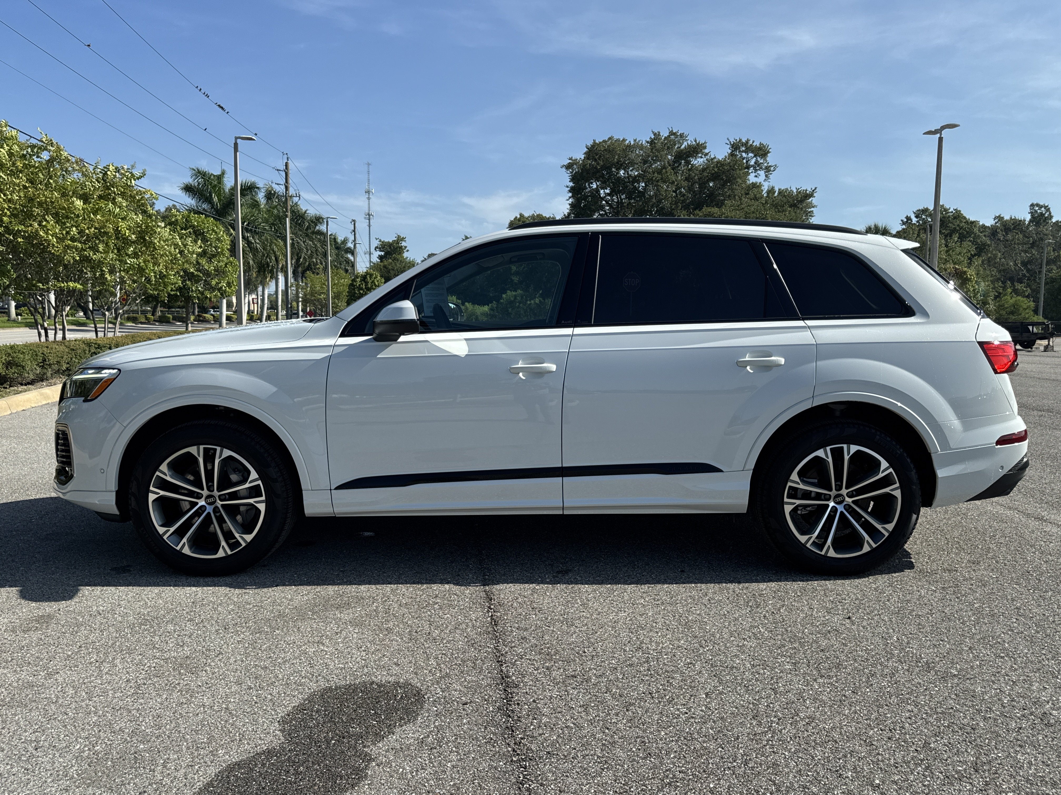 Used 2026 Audi Q7 3.0T Premium w/ Convenience Plus Package AWD/4WD image 7