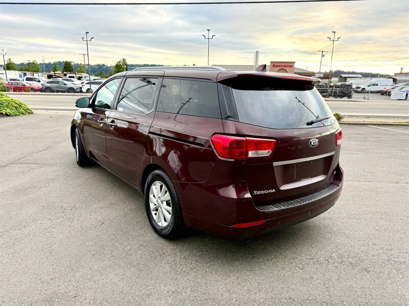 Used 2018 Kia Sedona LX w/ LX Essentials Premium Package FWD image 6