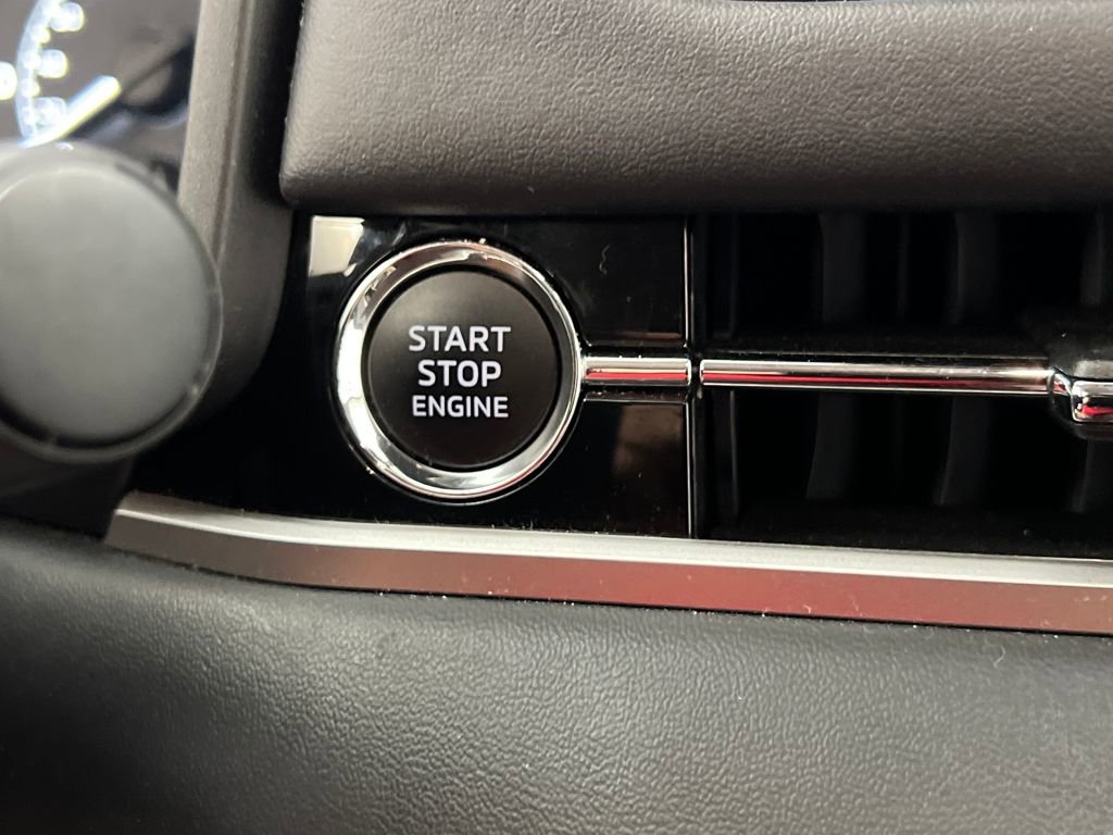 Used 2025 Mitsubishi Outlander SE image 47