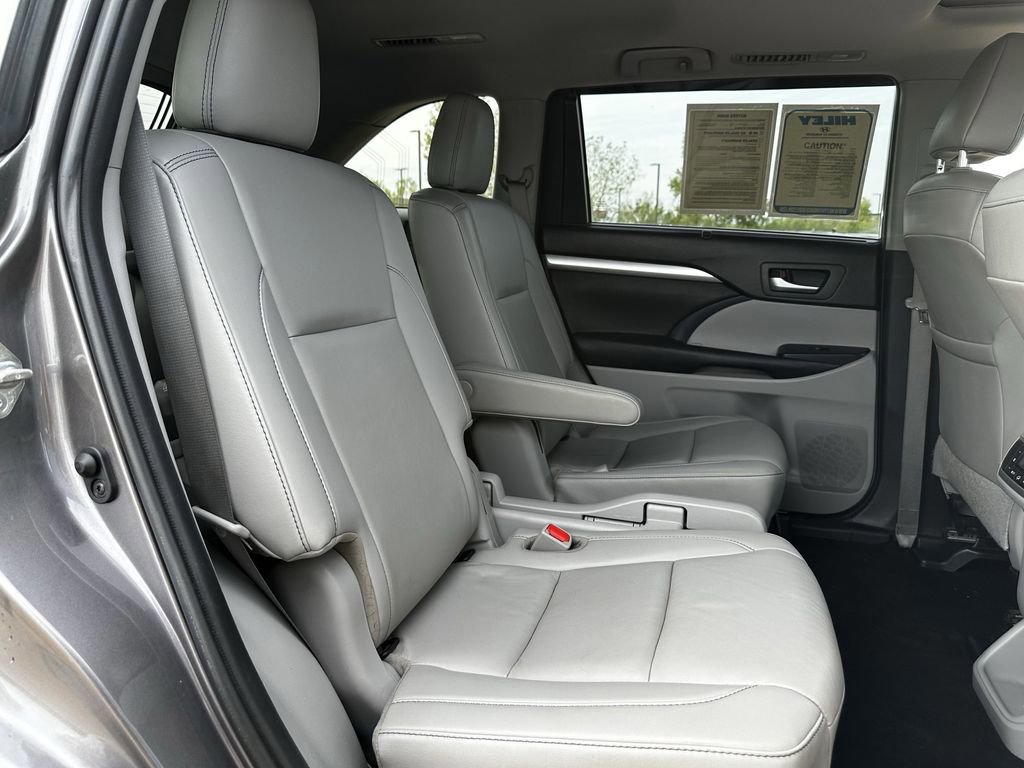 Used 2019 Toyota Highlander XLE image 30