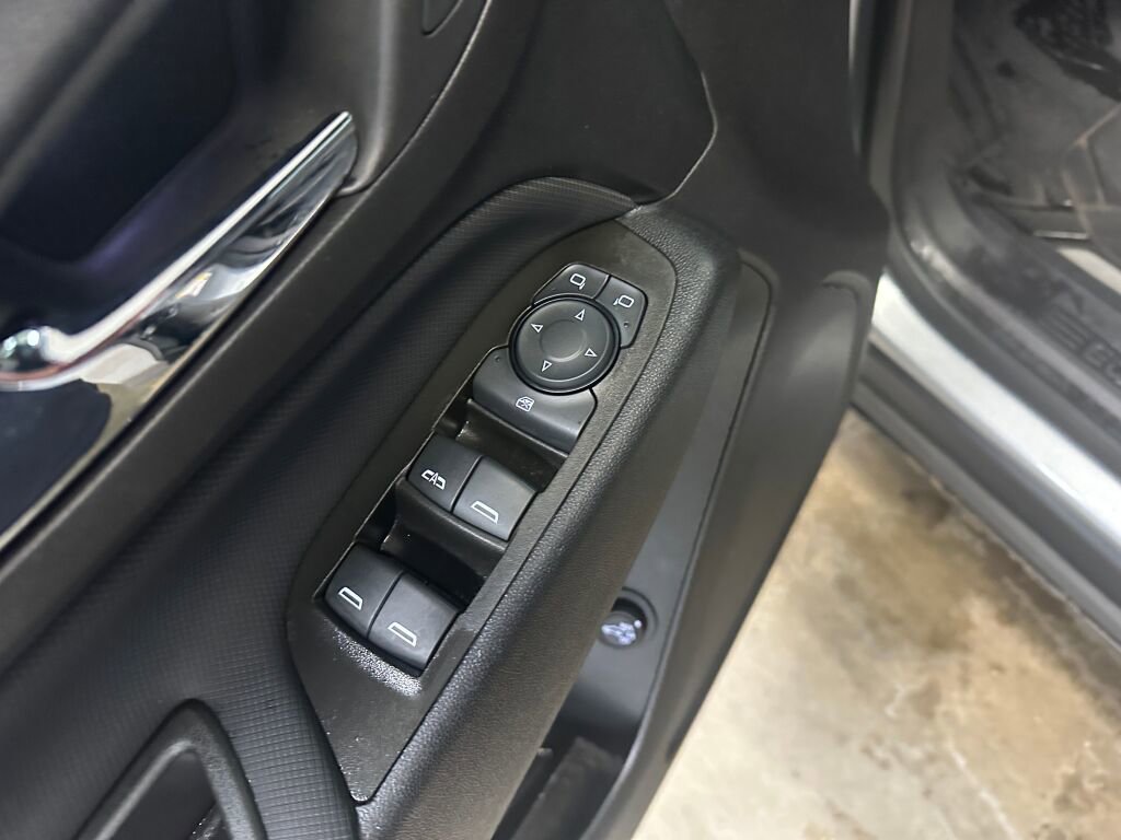 Certified 2023 Chevrolet Equinox RS w/ LPO, Floor Liner Package image 8