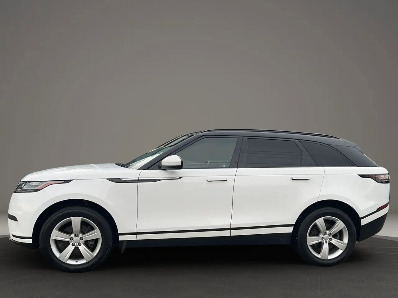 Used 2018 Land Rover Range Rover Velar S image 9