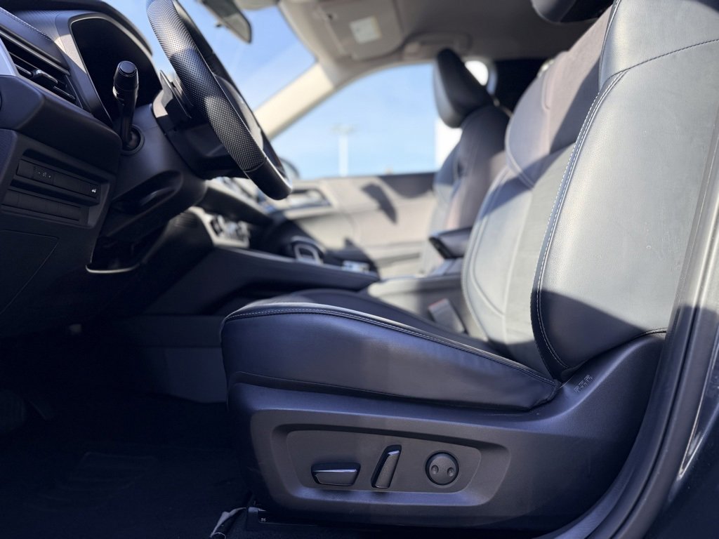 Used 2024 Mitsubishi Outlander SE image 10