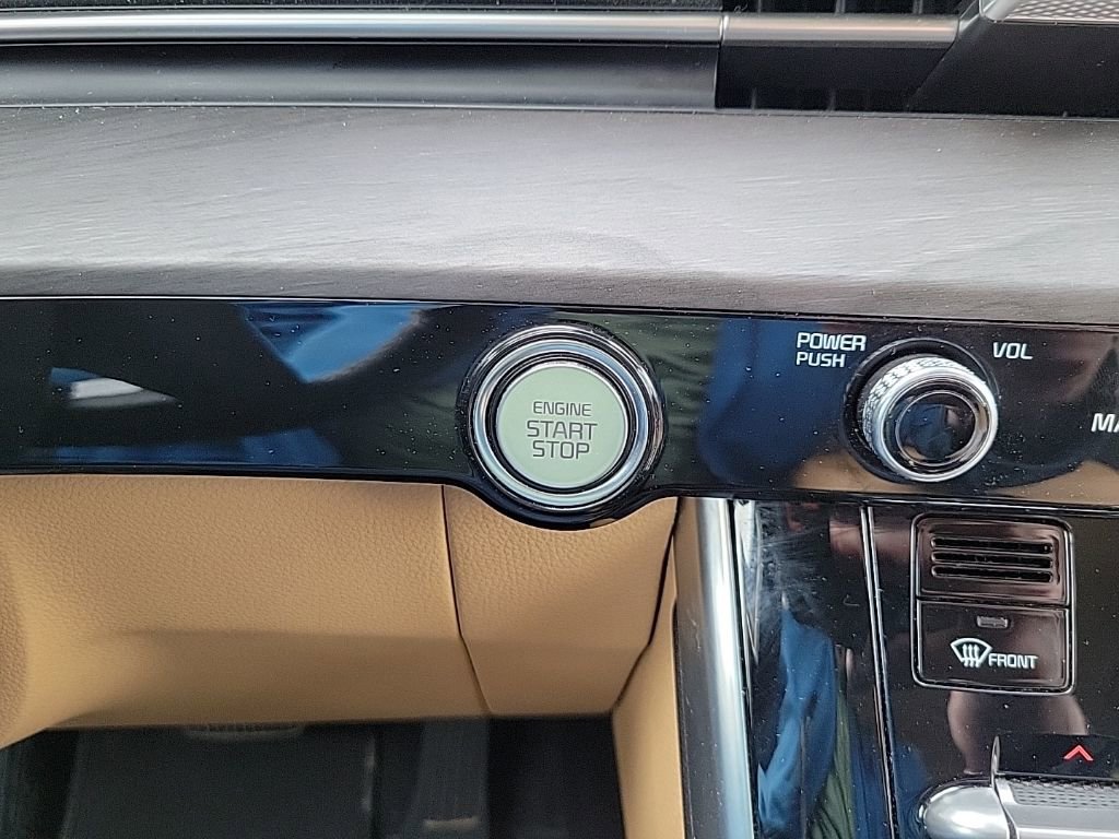 Used 2024 Kia Carnival EX image 27