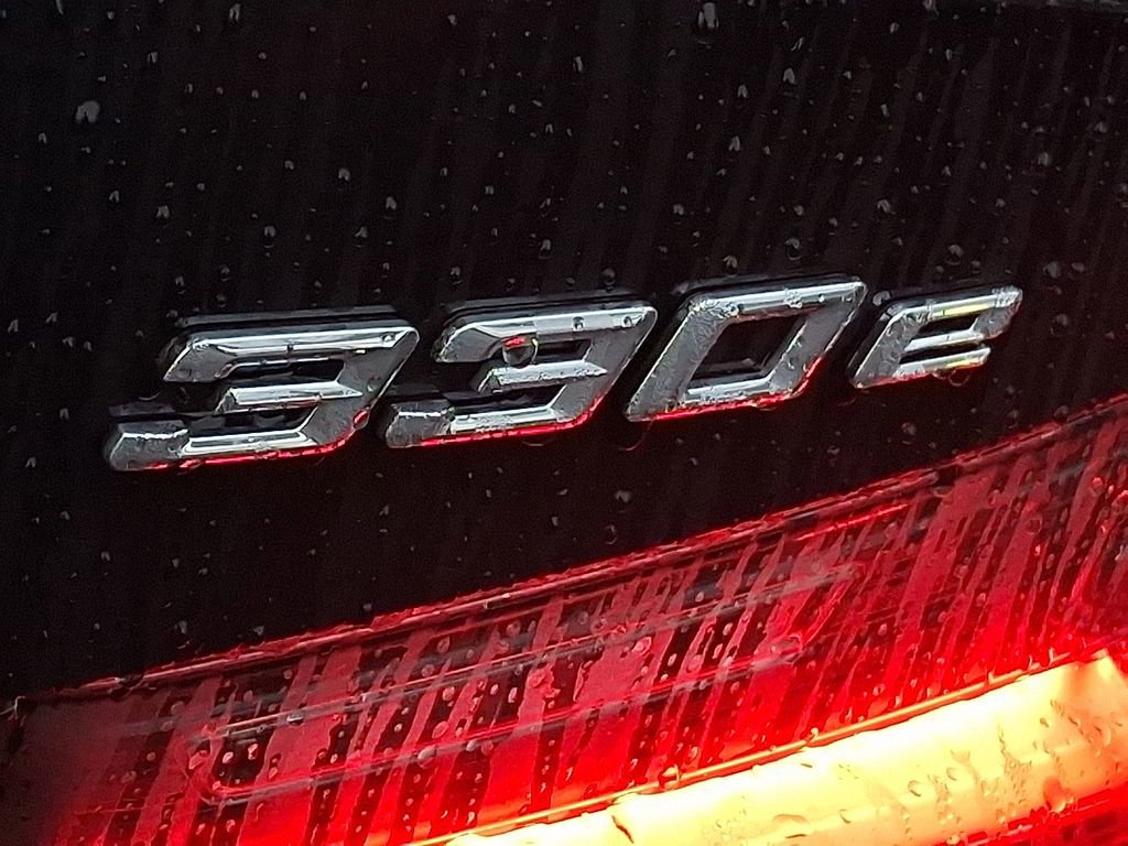 Certified 2024 BMW 330e xDrive w/ Premium Package image 28