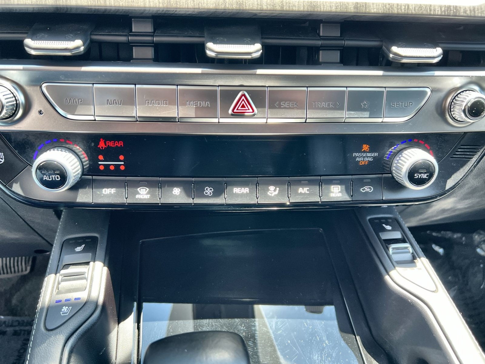Used 2024 Kia Telluride EX w/ EX Captain's Chair Package AWD/4WD image 29