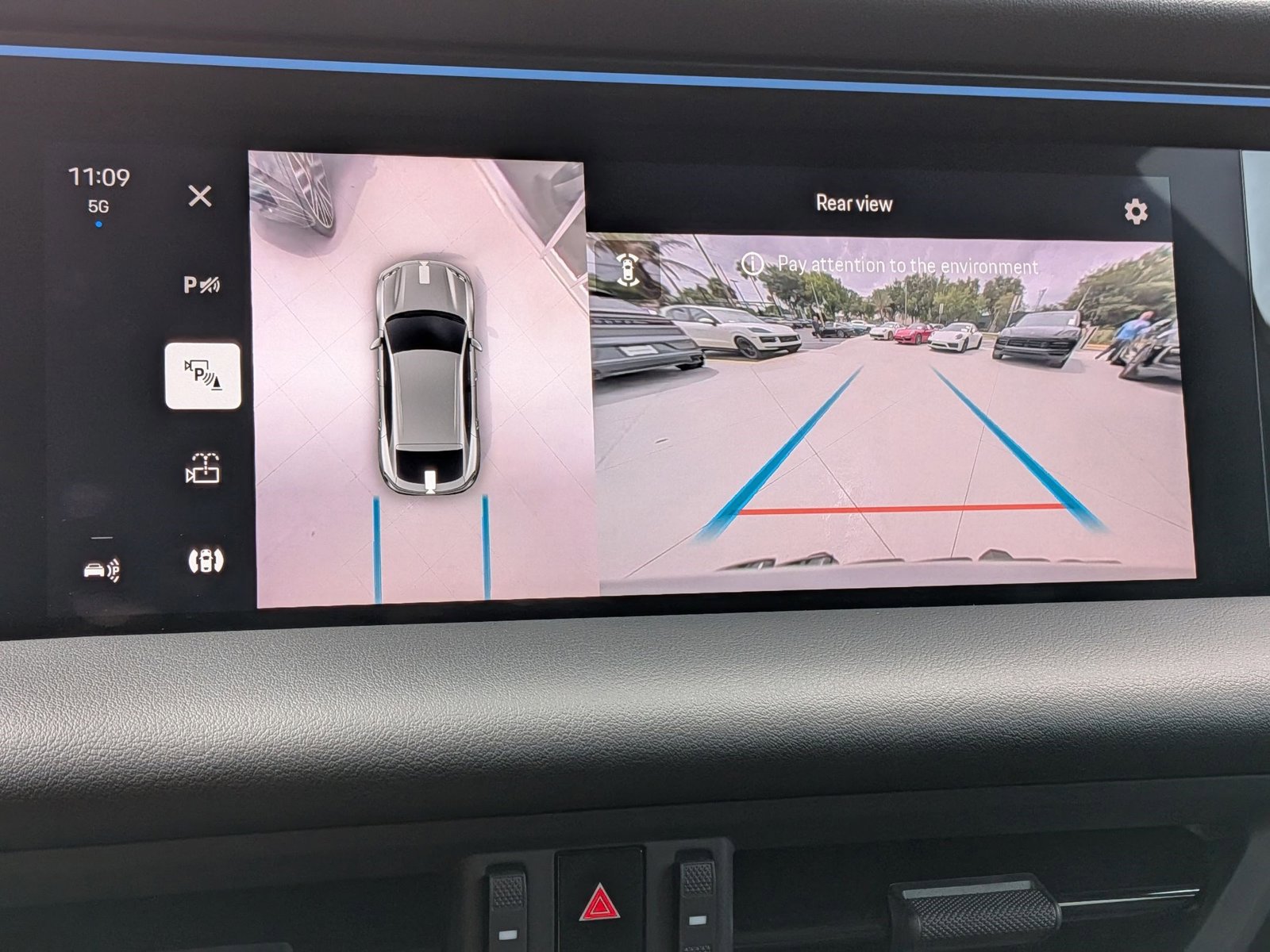 Certified 2025 Porsche Macan Electric RWD image 19