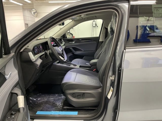 New 2026 Volkswagen Tiguan SE image 7