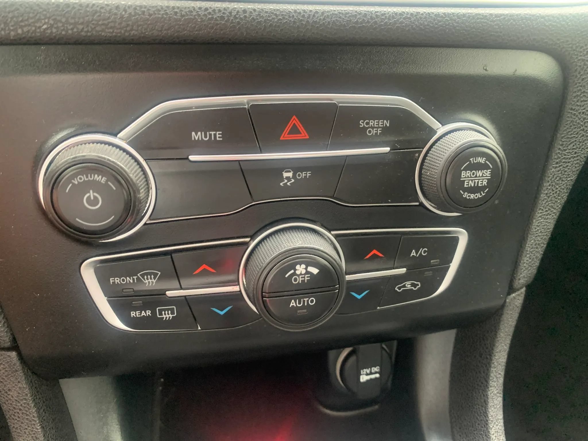 Used 2017 Dodge Charger SXT RWD image 29