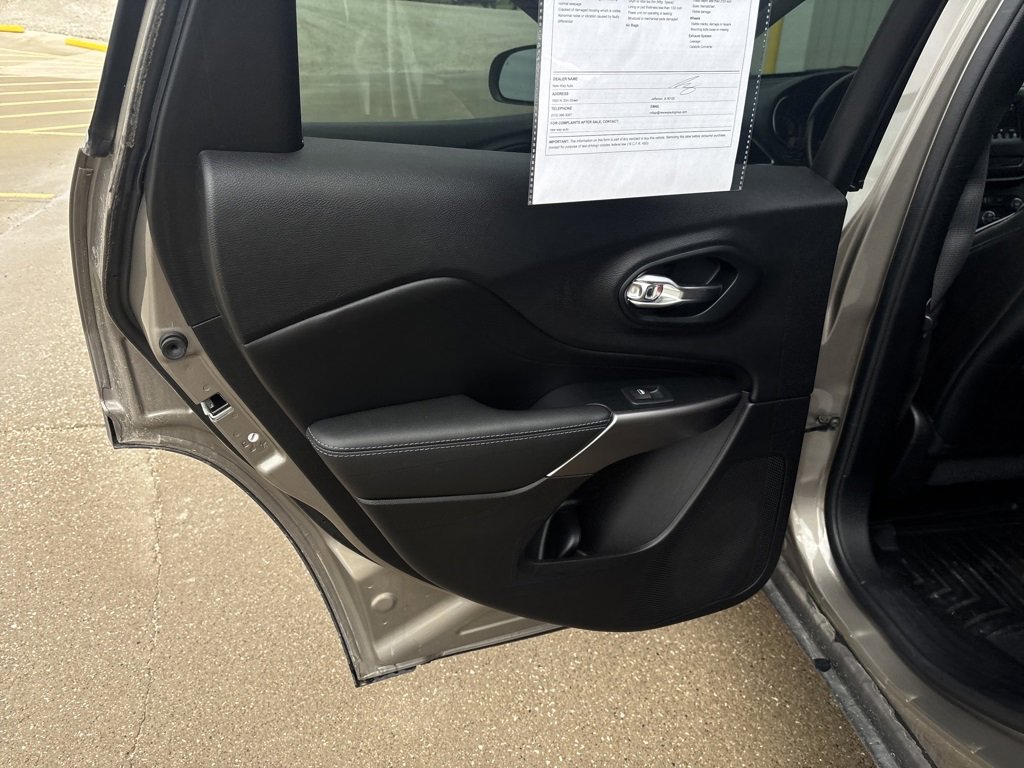 Used 2020 Jeep Cherokee Latitude Plus w/ Cold Weather Group image 24