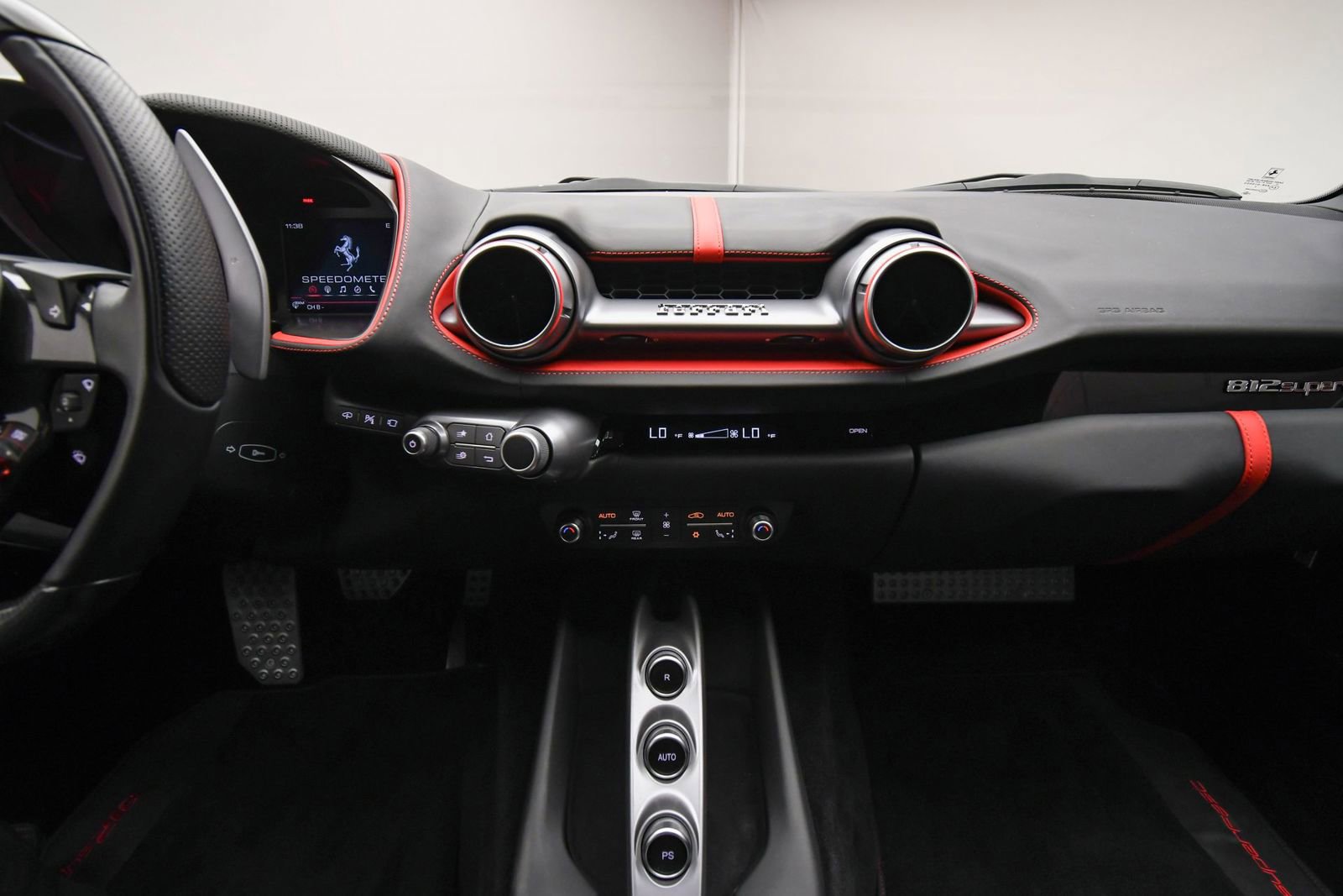 Used 2018 Ferrari 812 Superfast RWD image 50