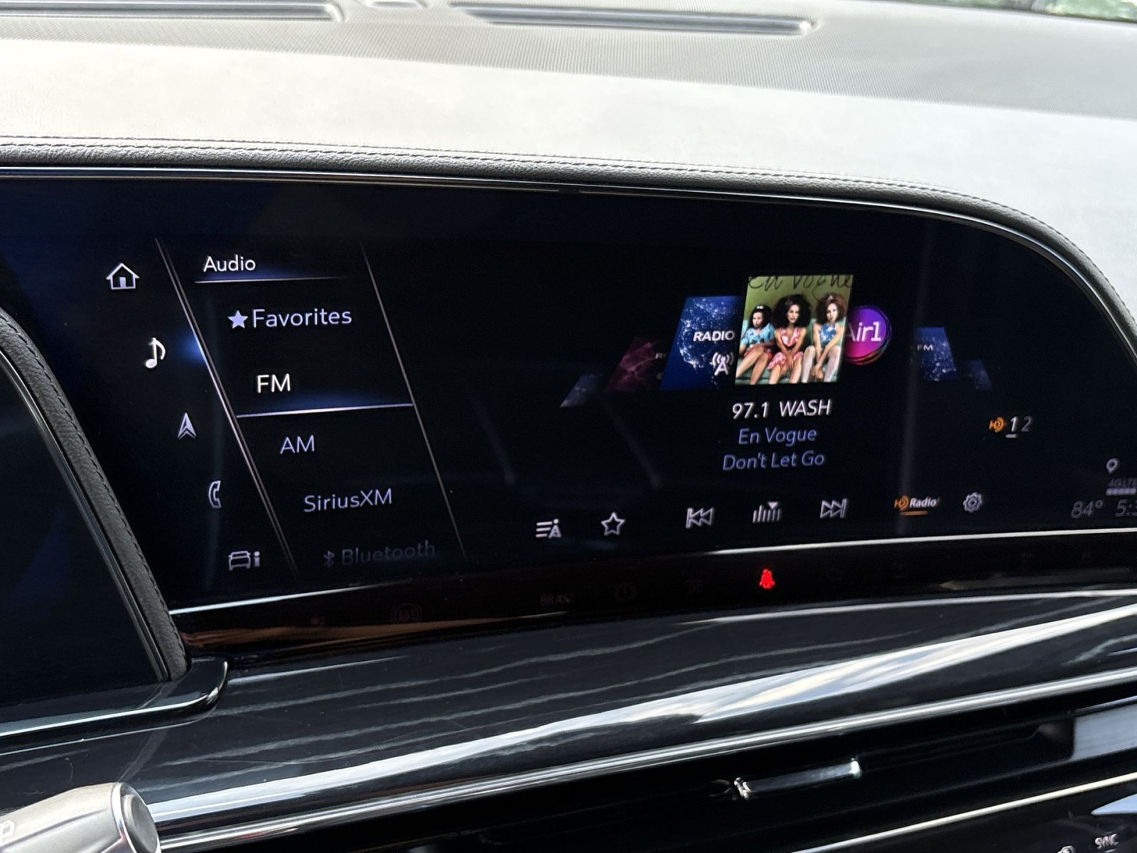 Used 2024 Cadillac Escalade ESV Sport RWD image 18