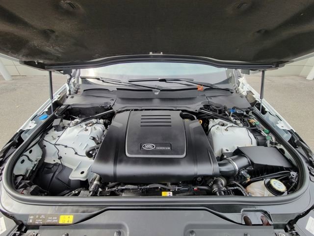 Used 2024 Land Rover Discovery S image 9