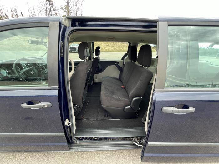 Used 2013 Dodge Grand Caravan American Value Package FWD image 23