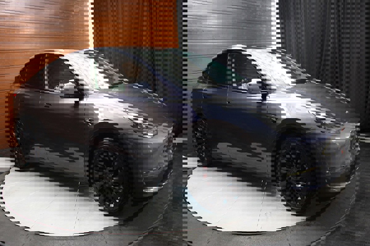 Used 2023 Tesla Model Y Performance image 18