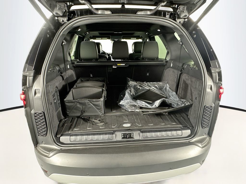 New 2025 Land Rover Discovery S image 26