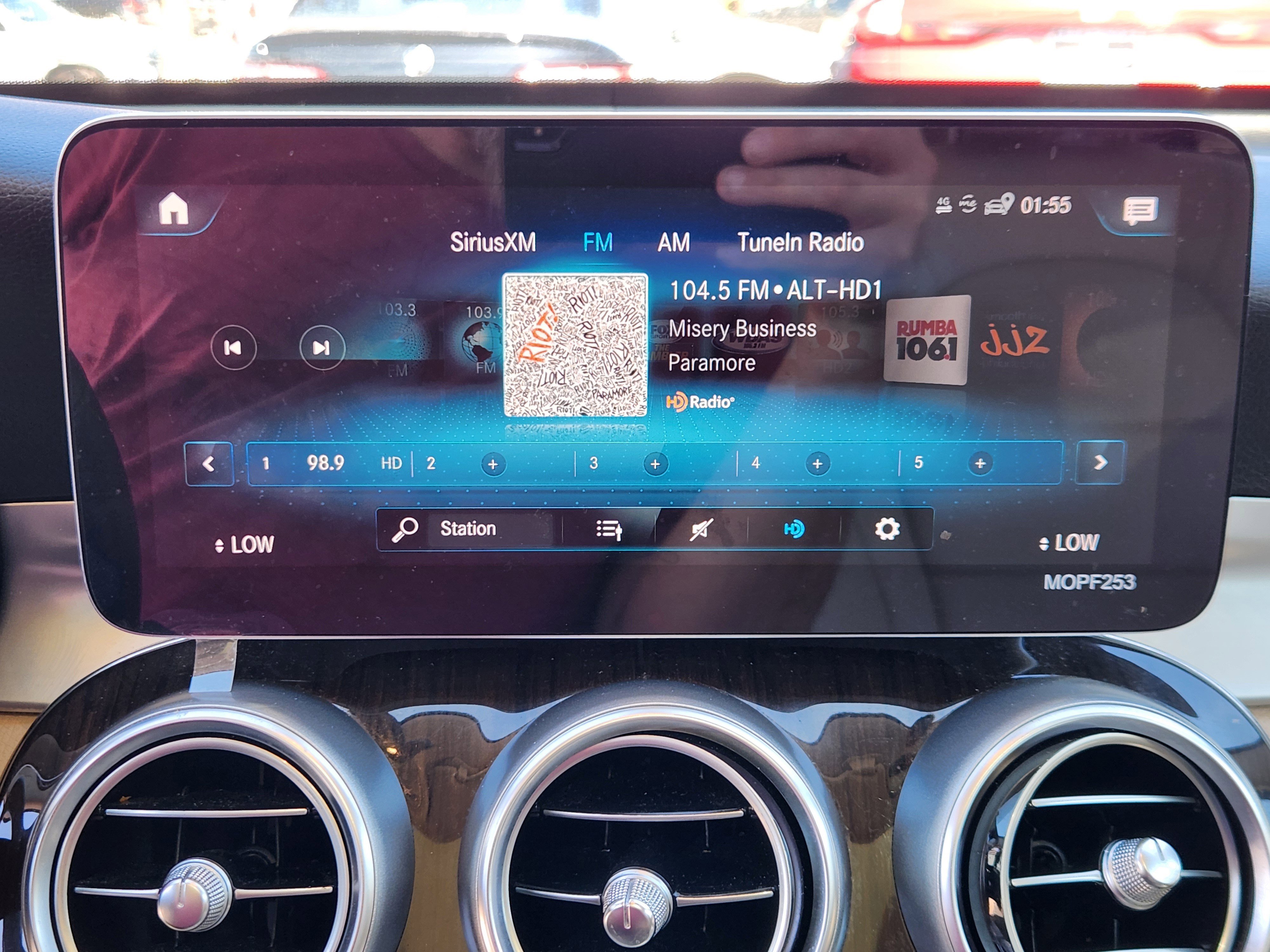 Used 2021 Mercedes-Benz GLC 300 4MATIC image 11