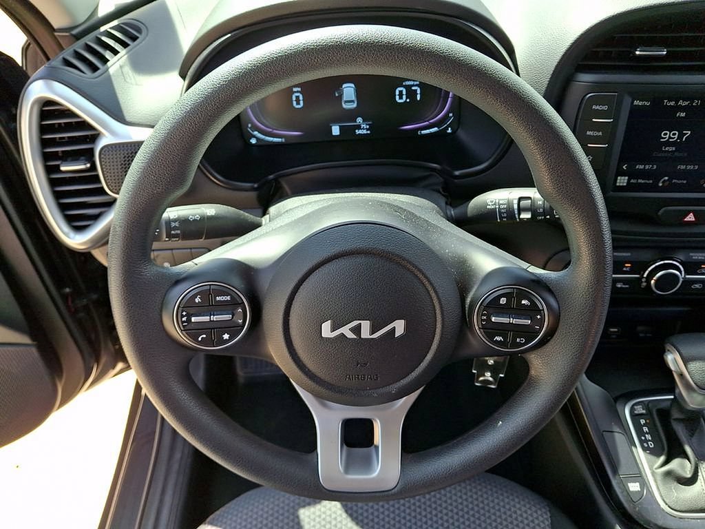 Used 2025 Kia Soul LX w/ LX Technology Package FWD image 18