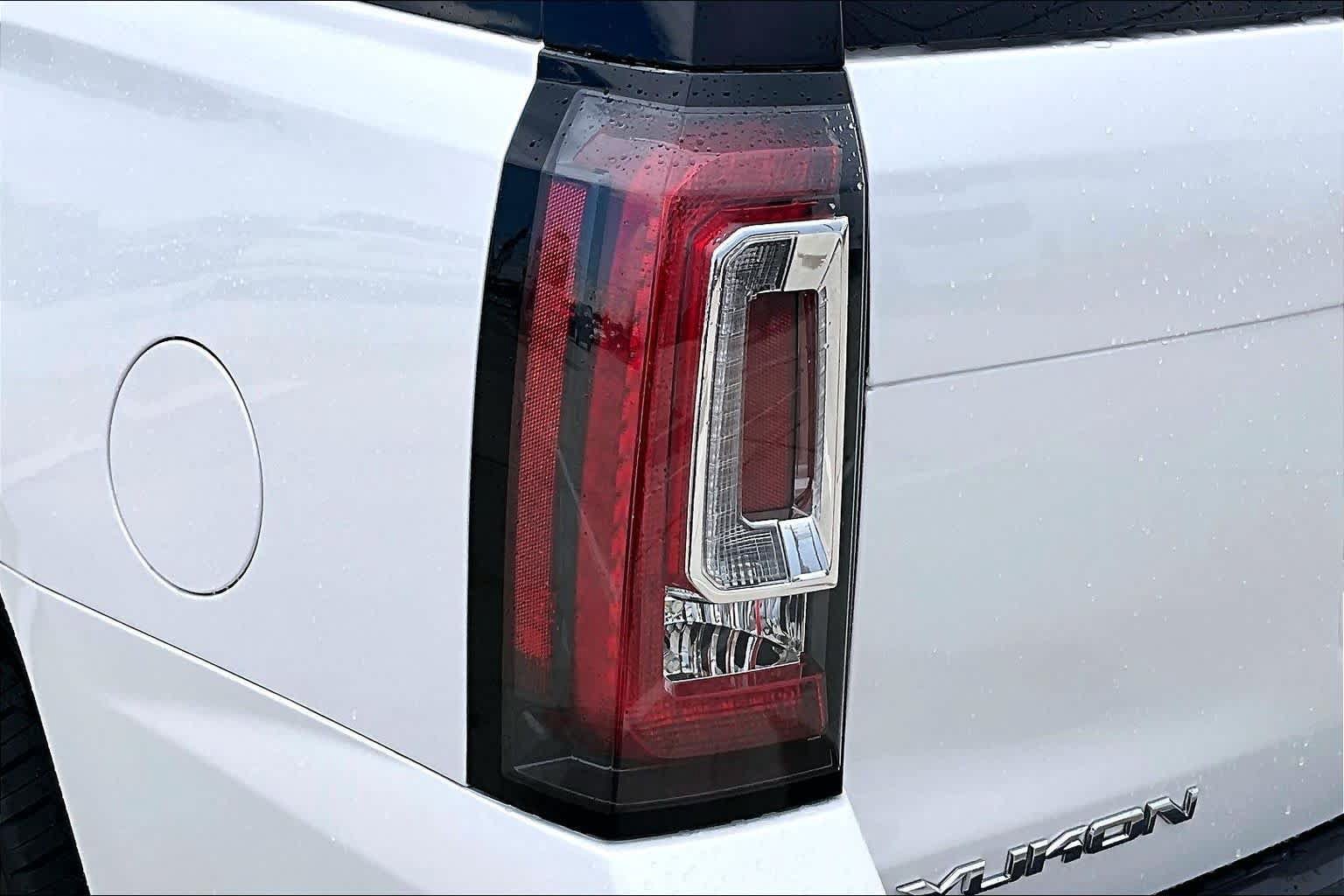 Used 2016 GMC Yukon Denali w/ Open Road Package AWD/4WD image 25