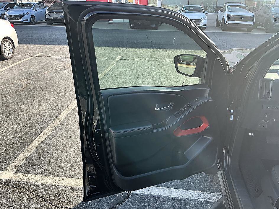 Certified 2025 Nissan Frontier PRO-4X image 11