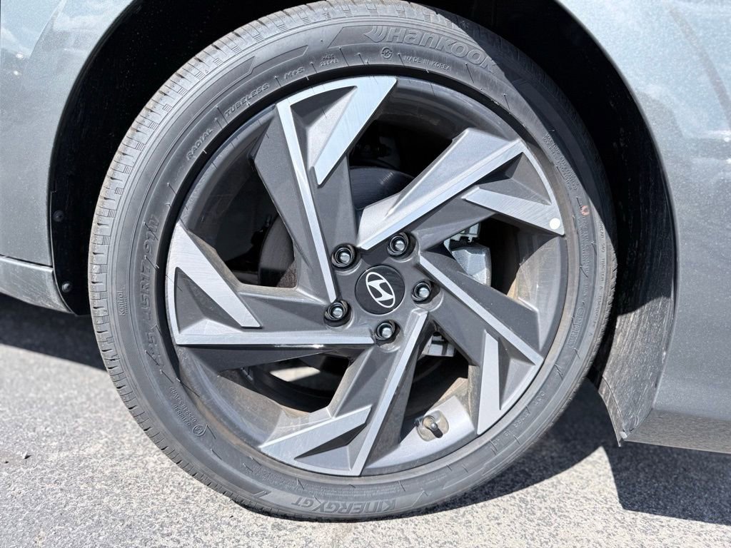 New 2025 Hyundai Elantra Limited image 38