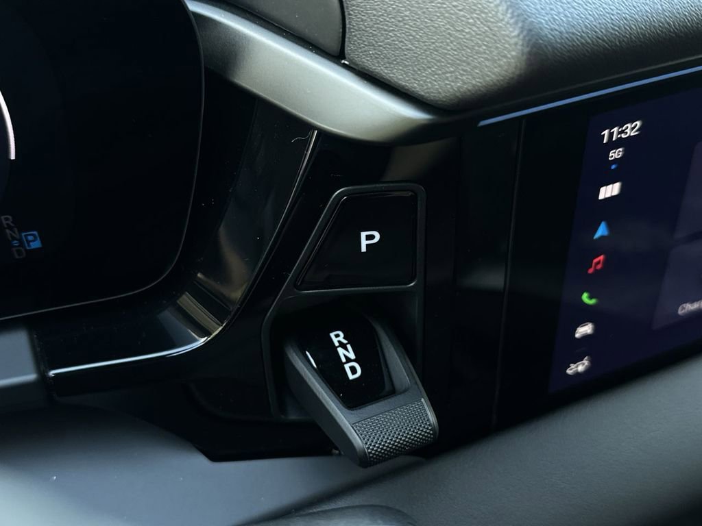 Certified 2025 Porsche Macan Electric image 16