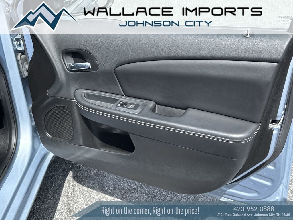 Used 2014 Chrysler 200 Limited FWD image 32