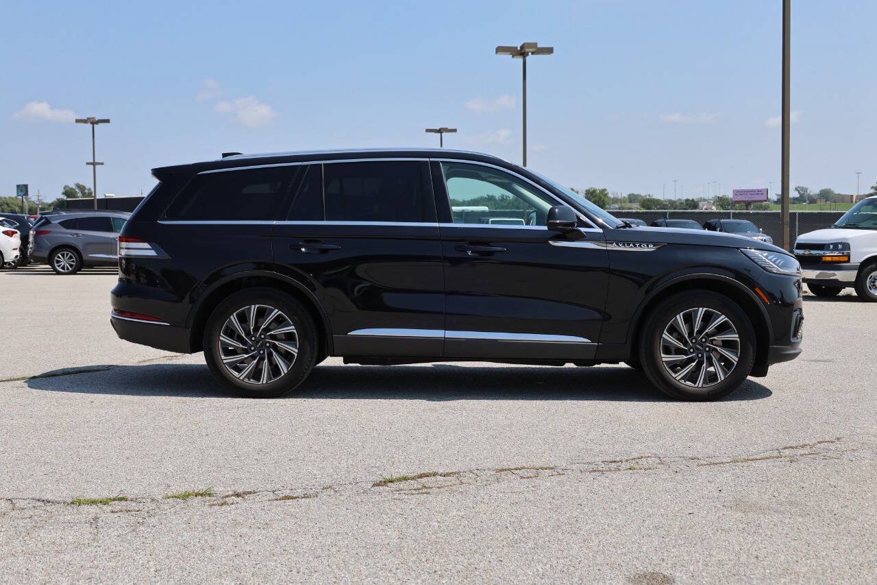 Used 2025 Lincoln Aviator AWD image 7