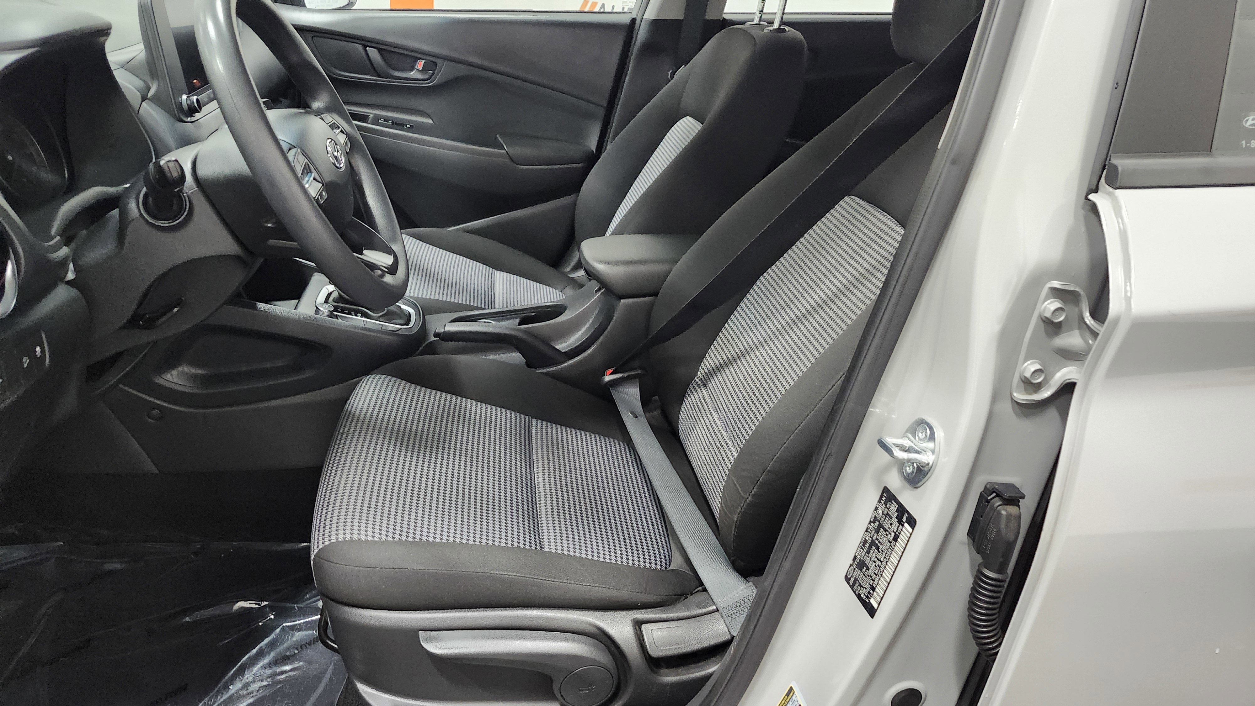 Used 2023 Hyundai Kona SE image 23