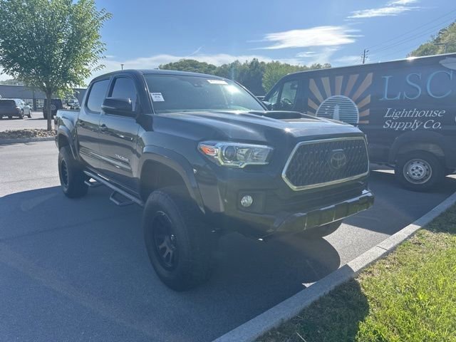 Used 2018 Toyota Tacoma TRD Sport image 3