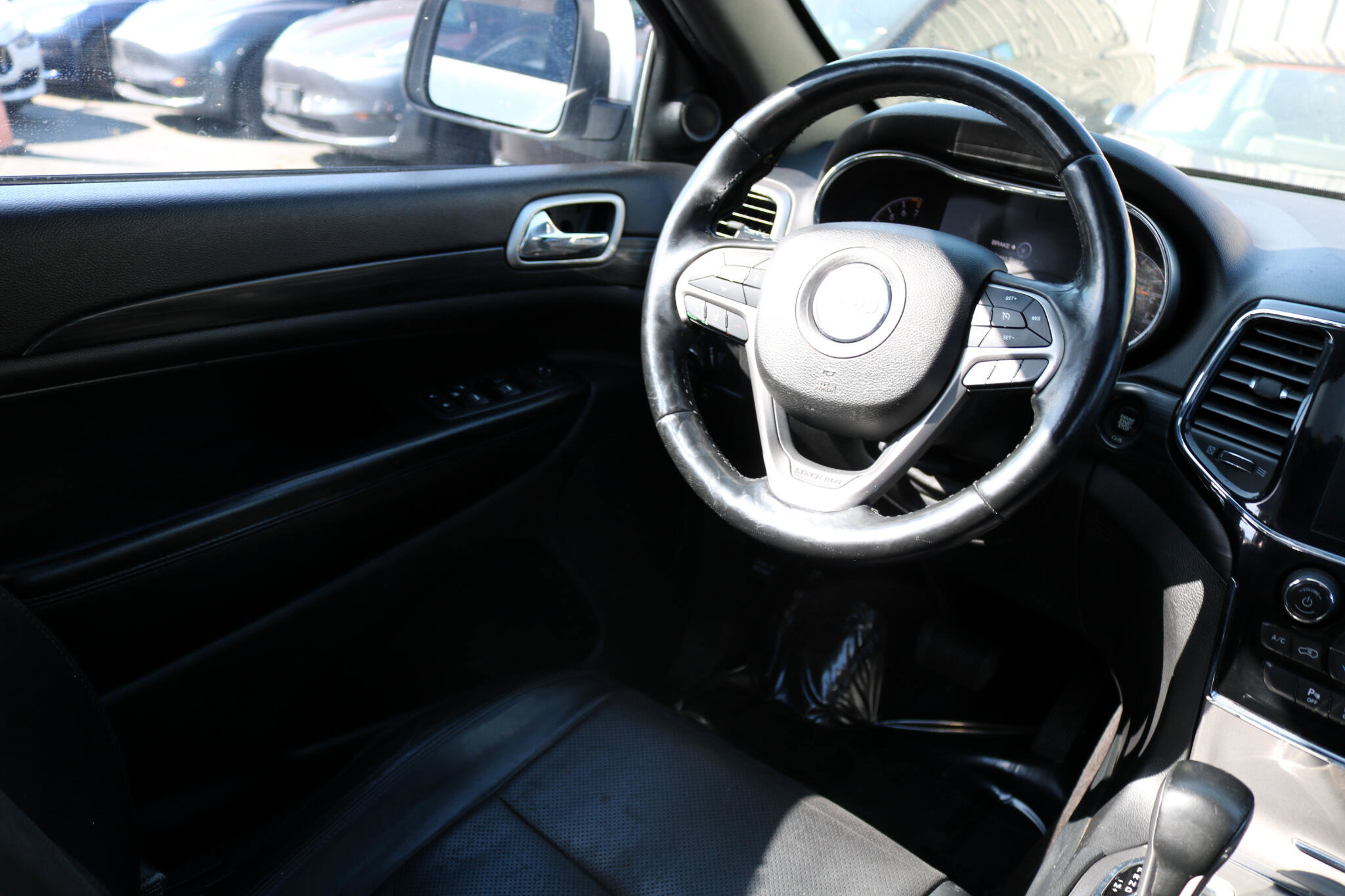 Used 2019 Jeep Grand Cherokee Altitude image 34