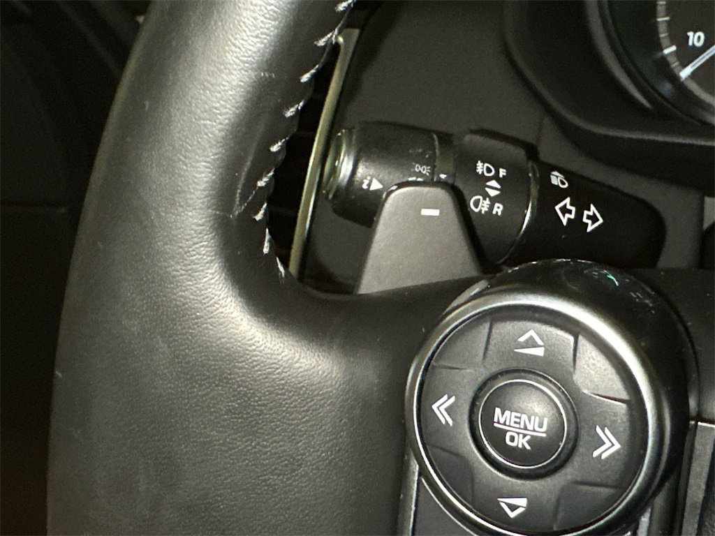 Used 2017 Land Rover Discovery HSE image 33