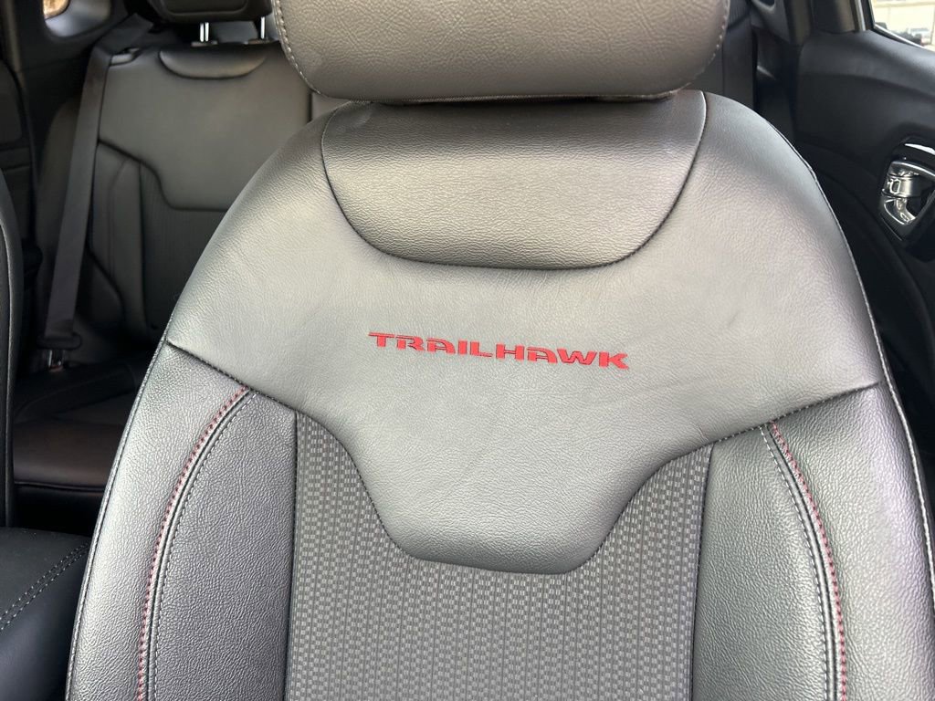 Used 2025 Jeep Compass Trailhawk image 11