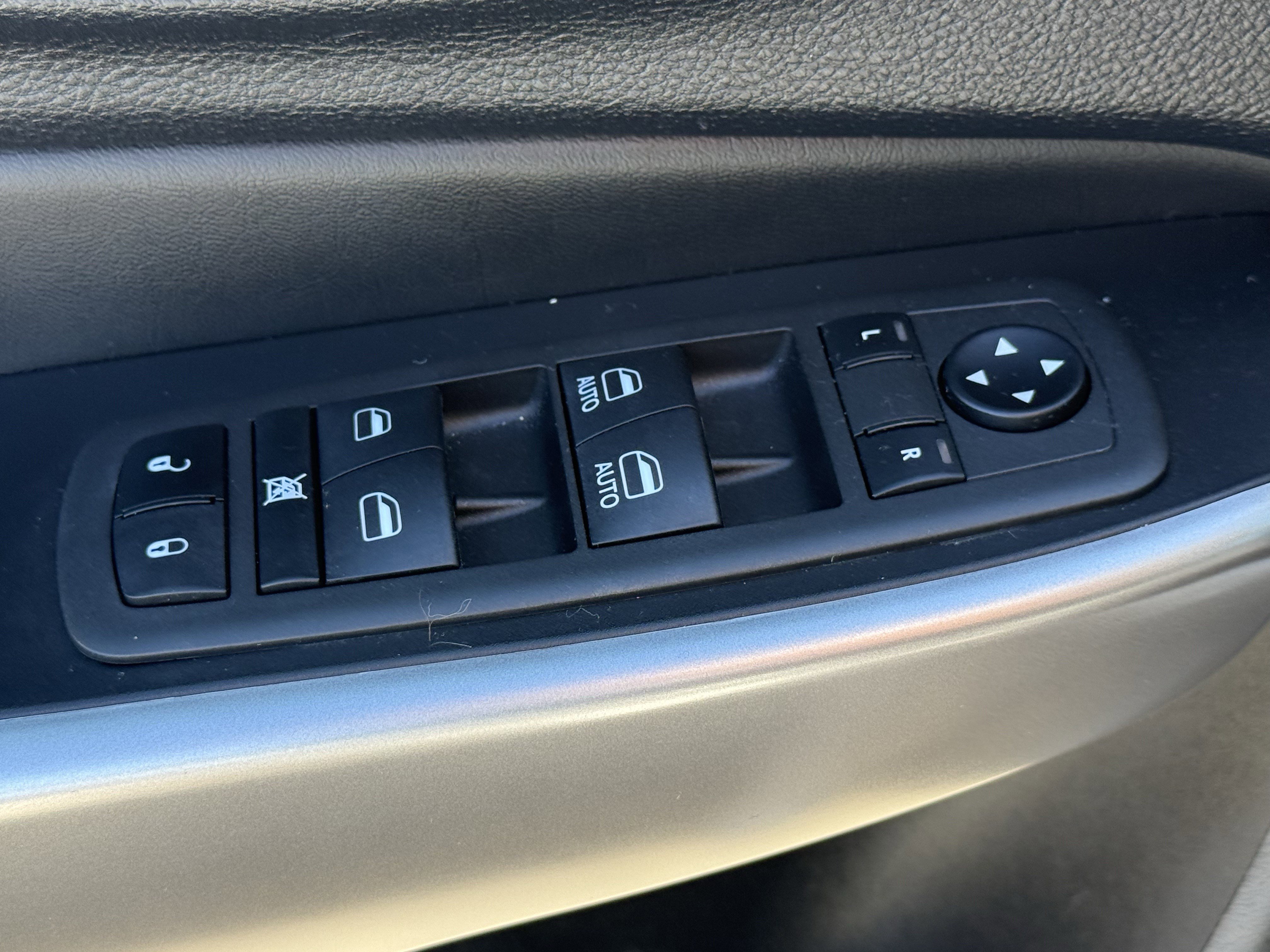 Used 2022 Jeep Cherokee Limited image 27