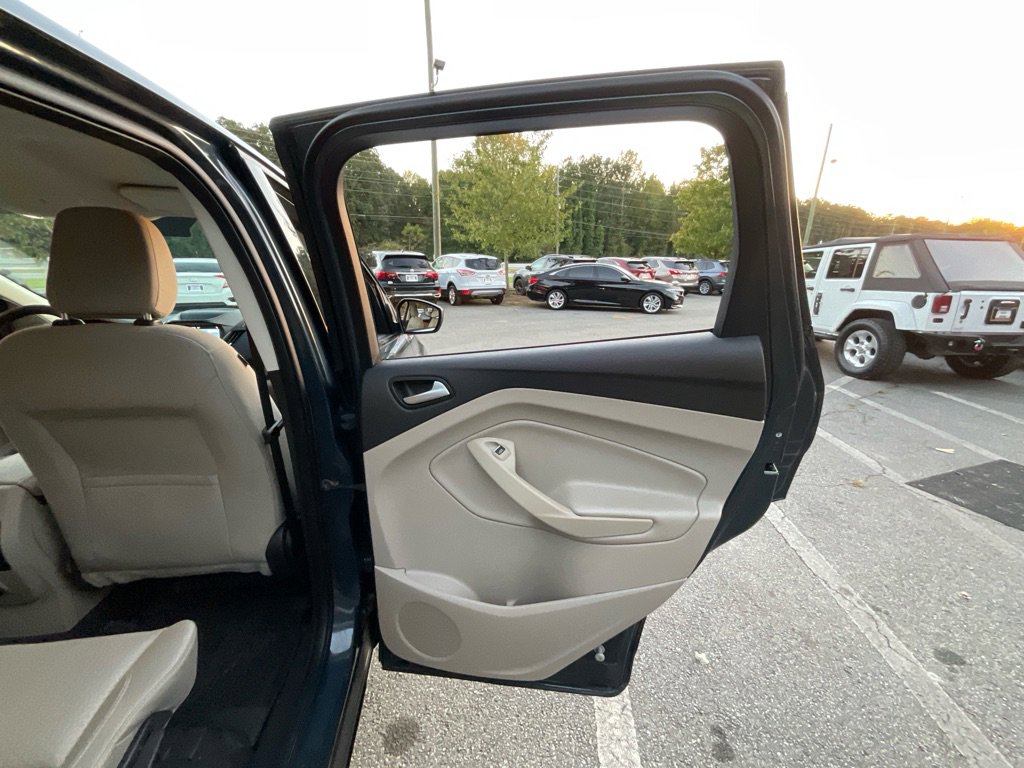 Used 2019 Ford Escape SE image 44