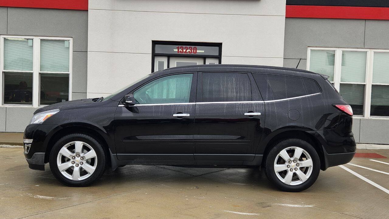 Used 2016 Chevrolet Traverse LT w/ Style and Technology Package FWD image 3