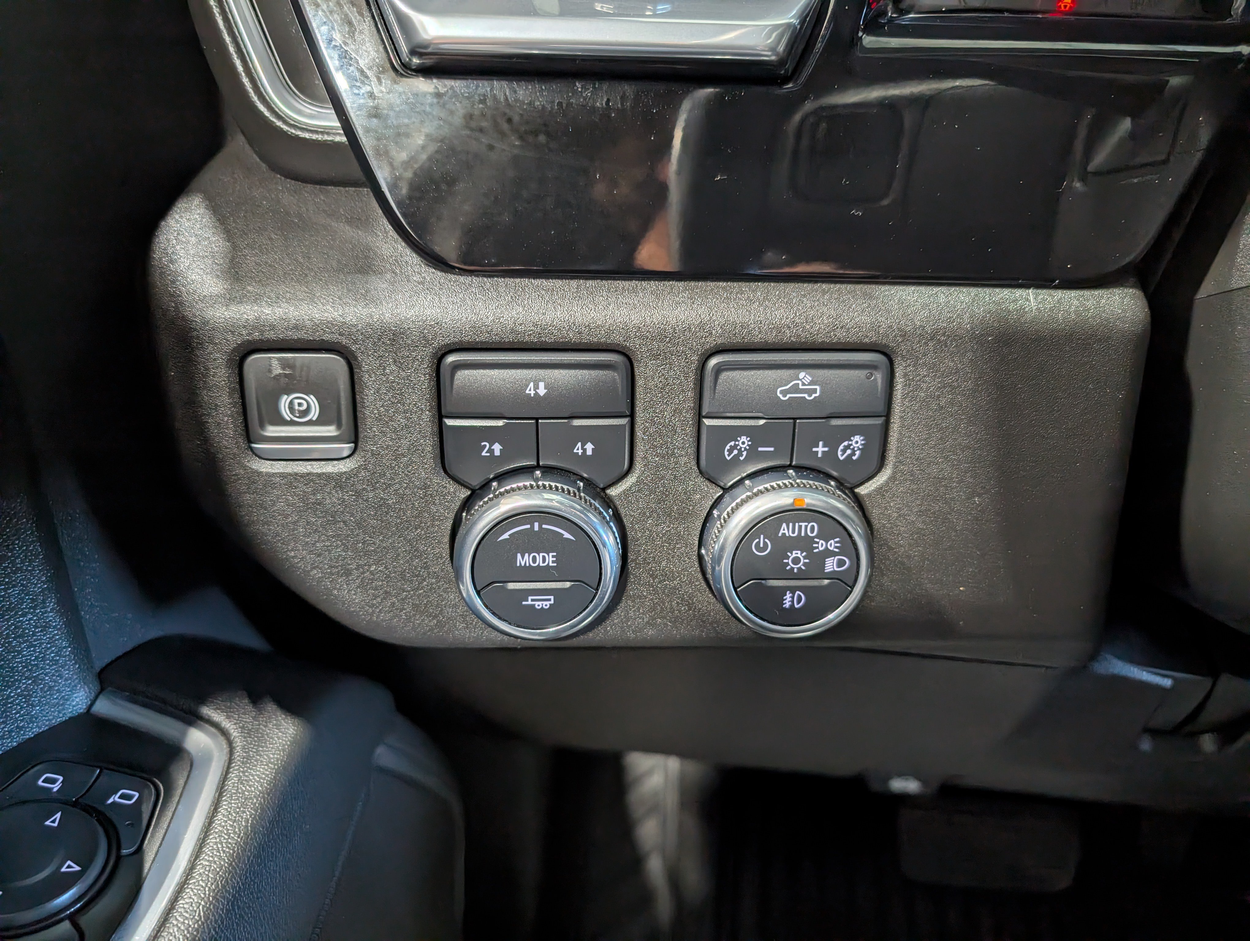 Used 2025 GMC Sierra 2500 SLE w/ Preferred Package AWD/4WD image 25