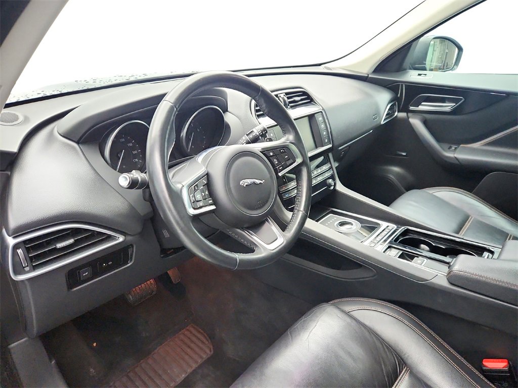 Used 2018 Jaguar F-PACE Prestige image 10