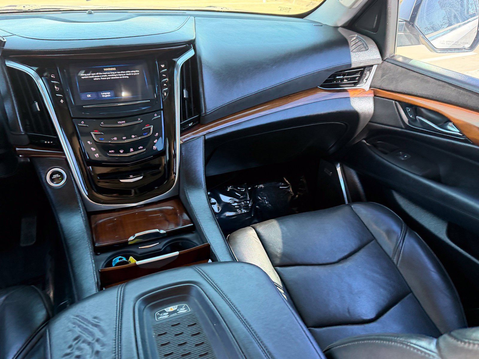 Used 2016 Cadillac Escalade Luxury AWD/4WD image 17