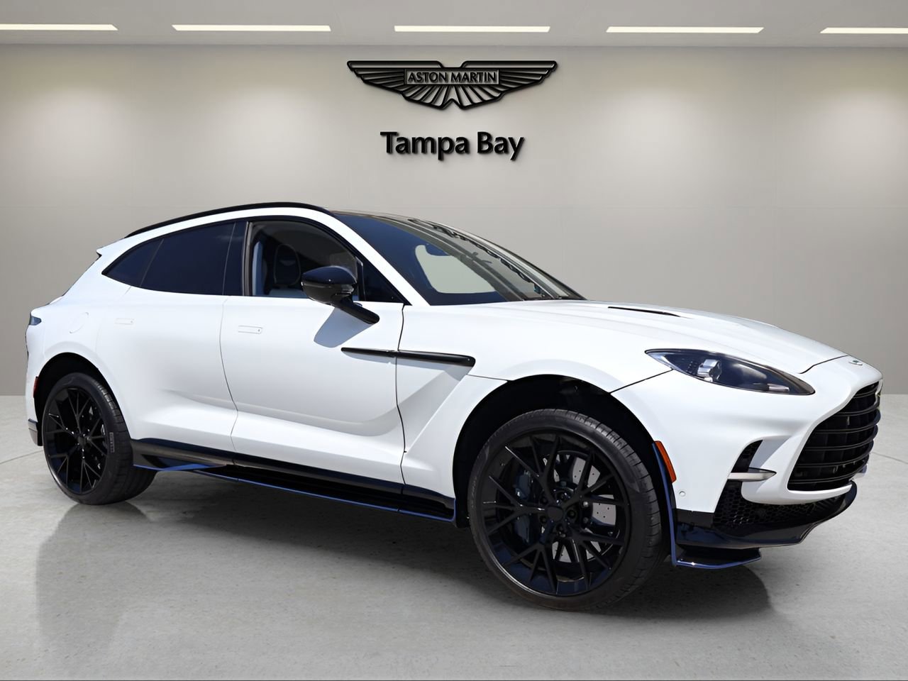 Used 2025 Aston Martin DBX 707 AWD/4WD image 7