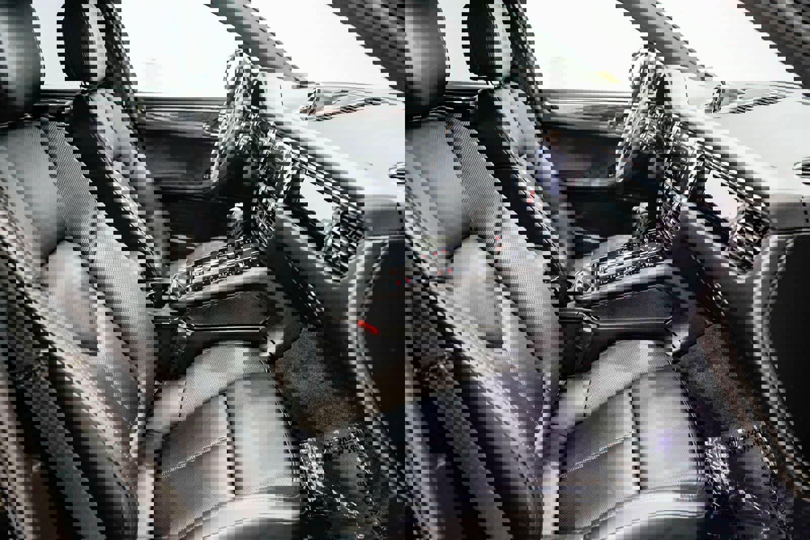 Used 2024 Porsche Macan image 16